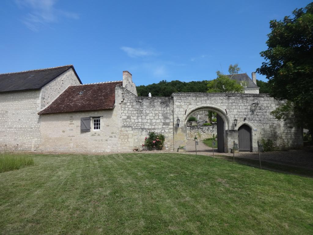 Bed and Breakfast Domaine De Givre Chinon Exterior foto